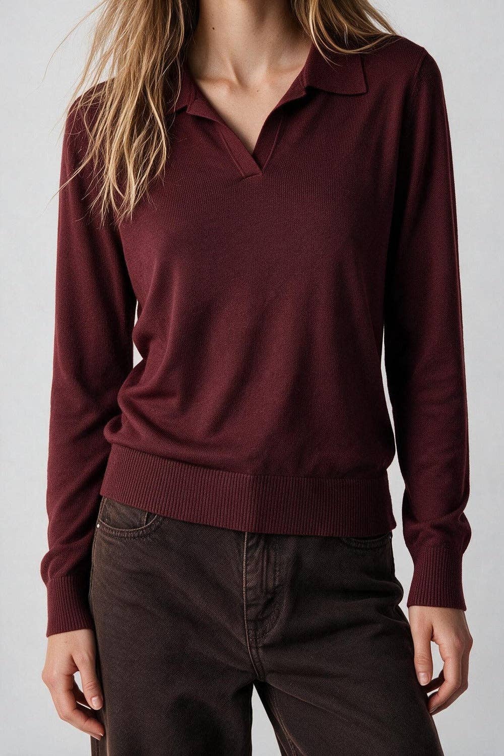 Bordeauxfarbener Feinstrickpullover mit Polokragen, langärmlig, normale Passform
