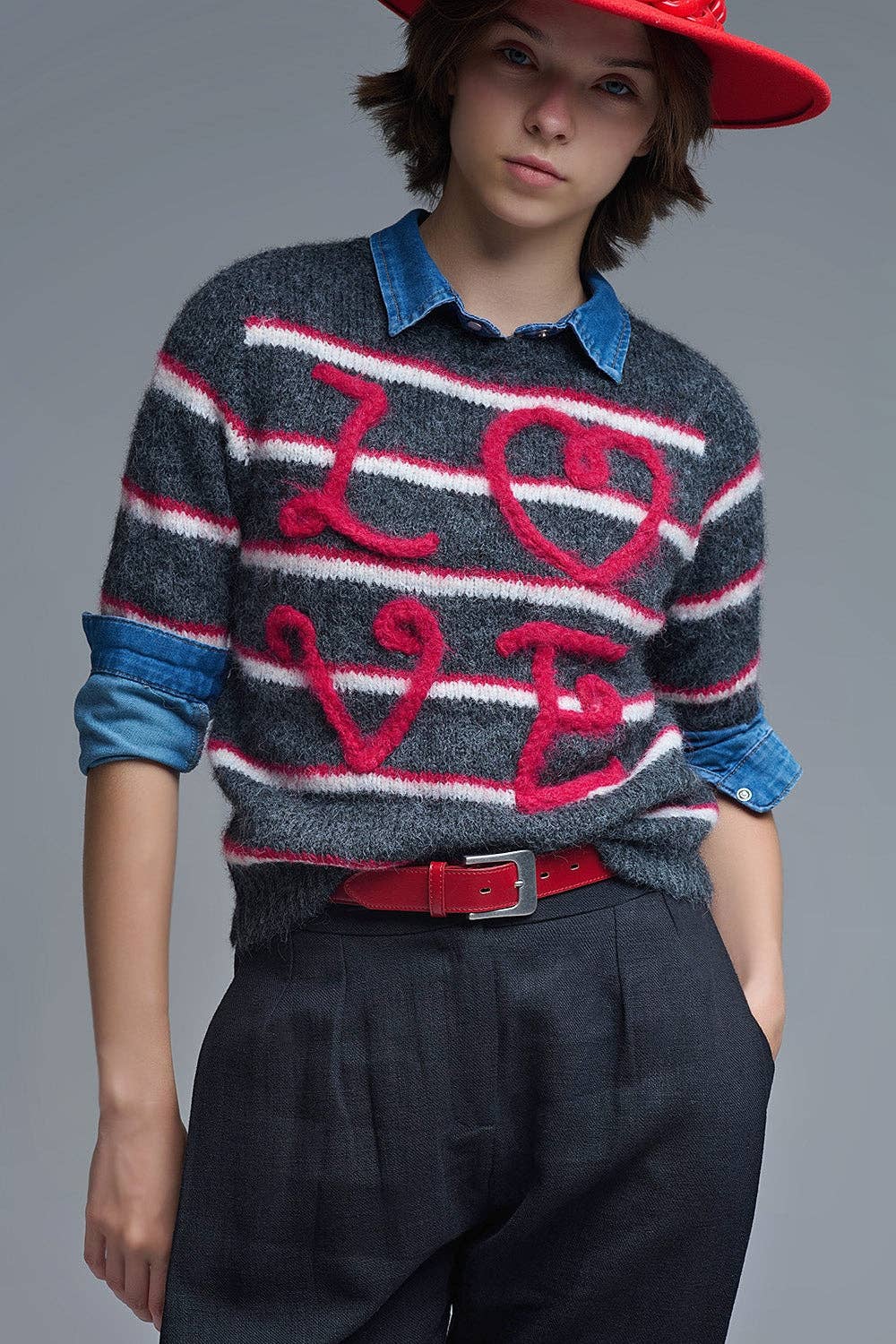 Kurzarm-Pullover mit Stickerei "Love" in Dunkelgrau