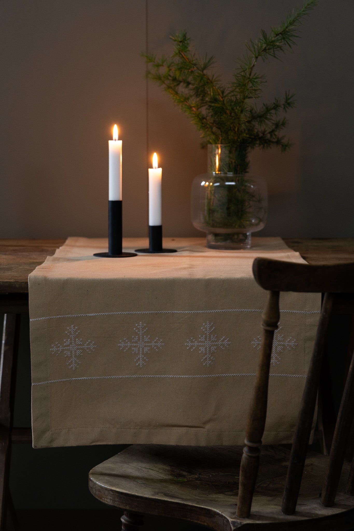 Flinga Beigefarbener Tischläufer Storefactory