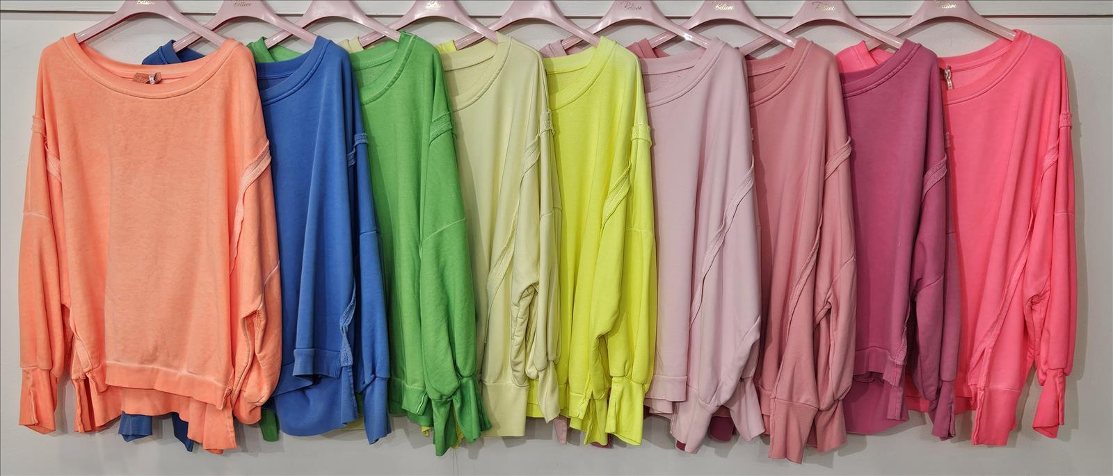 Oversize Pullover mit Außennähten