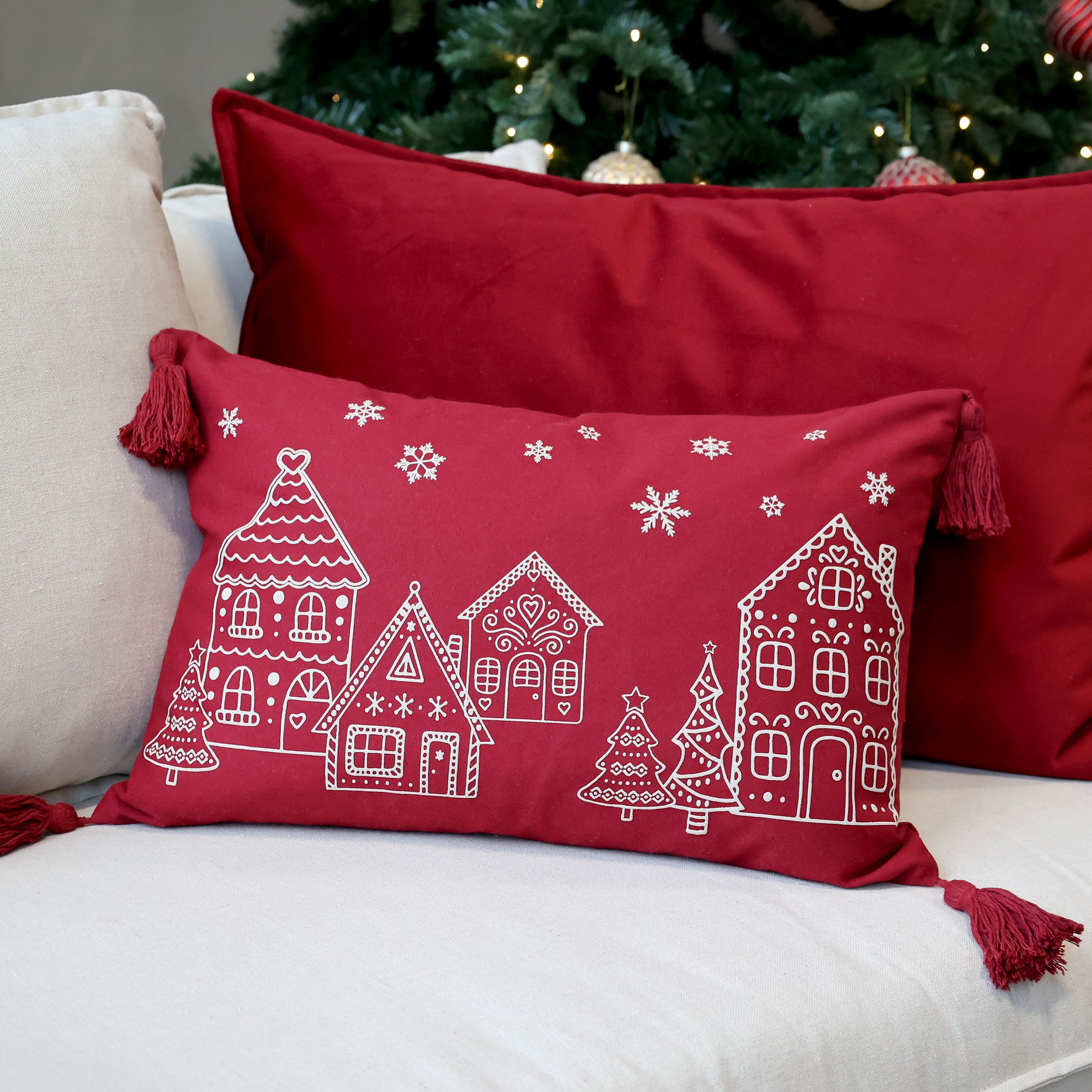 Kissebezug mit Quasten rot